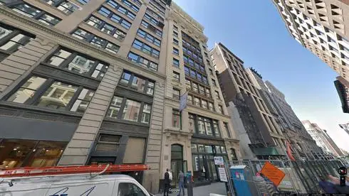 lease office 30 west 21st street